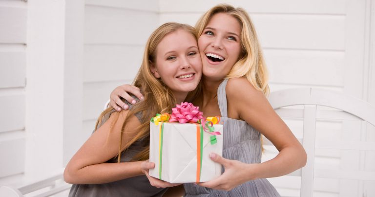 Najlepsze pomysły na prezent dla przyjaciółki - sprawdź propozycje