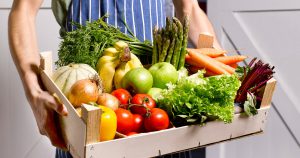 Jakie warzywa i owoce sezonowe kupować latem?